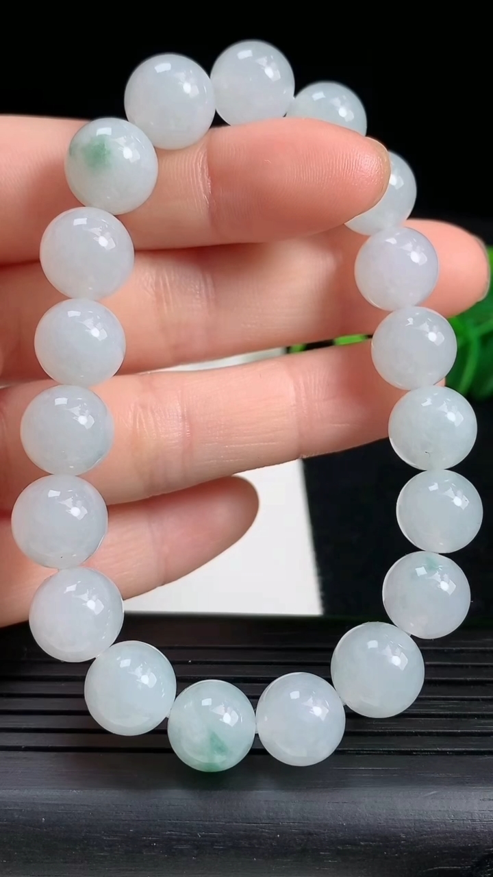 天然A货翡翠飘花圆珠手串，尺寸9.8重量:33.98g3月18日
工厂直销收藏佳品,种好水足，色泽均