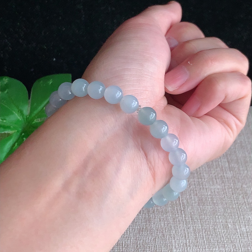 天然A货翡翠白月光圆珠佛珠手串25颗 
尺寸6.8mm 重量15.33g 0317