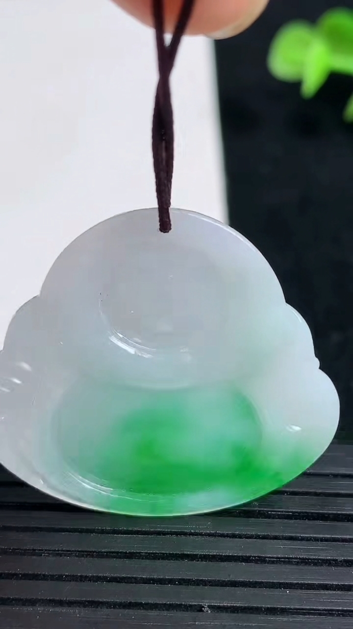 天然A货翡翠佛公，尺寸32-34.7-5.8，重量:9.73g
3月18日