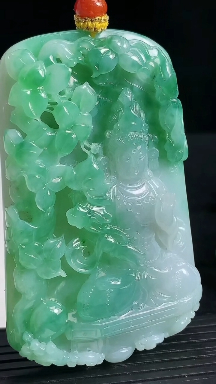 天然A货翡翠大势至观音菩萨吊坠，尺寸76.3-48-12，重量:84.37g
3月18日
