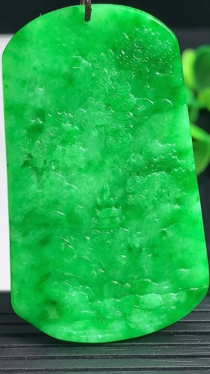 天然A货翡翠山水牌吊坠，尺寸56.6-34.2-6.2重量:23.19g
3月18日