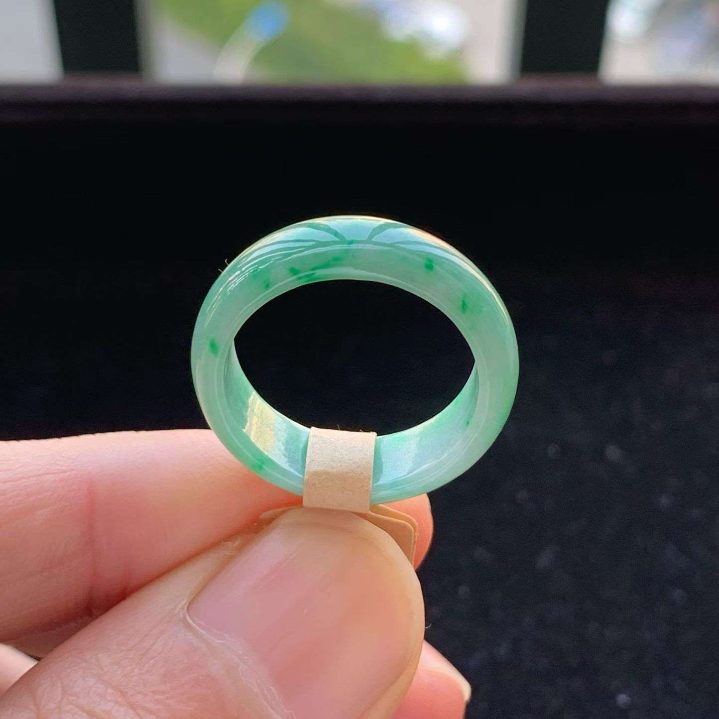 A货天然翡翠冰糯种飘绿戒指17-18号重量3.59
3月18日