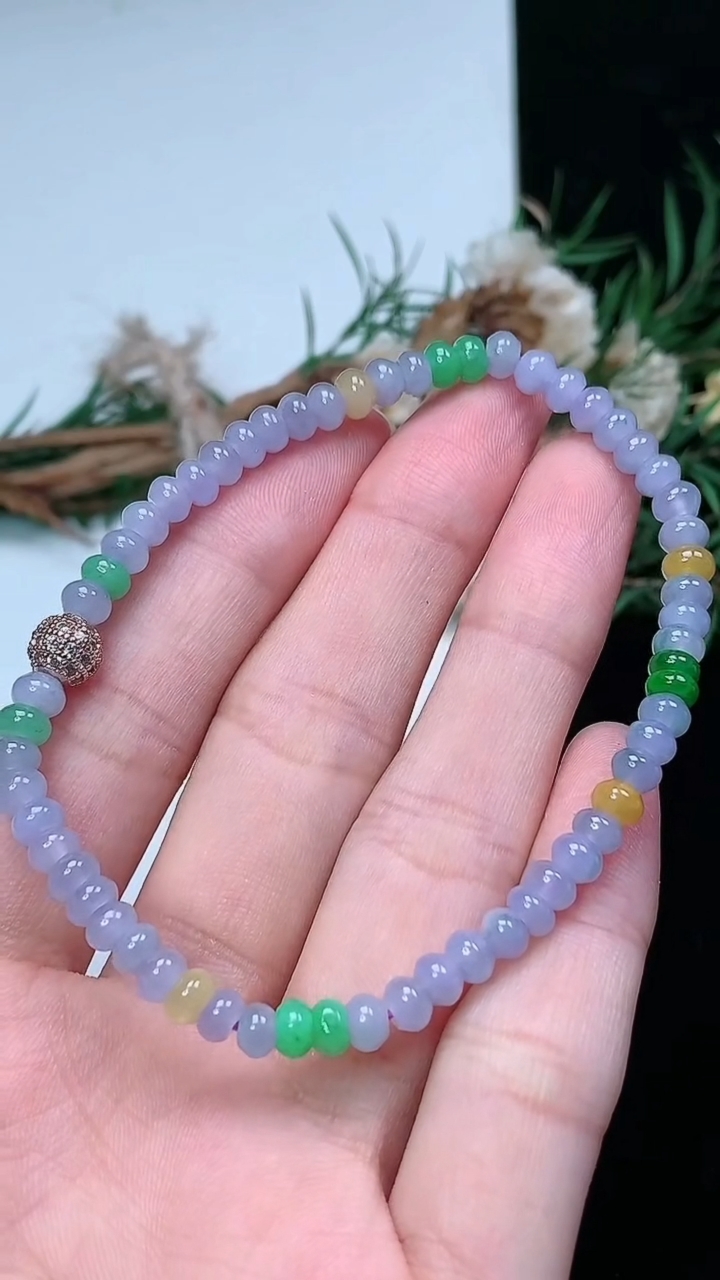 天然A货翡翠三彩算盘珠手串，尺寸4.4-2.8-60颗，重量:7.42g3月18日
工厂直销收藏佳品,种好水足，色泽均匀，有种有色，上手高大气！