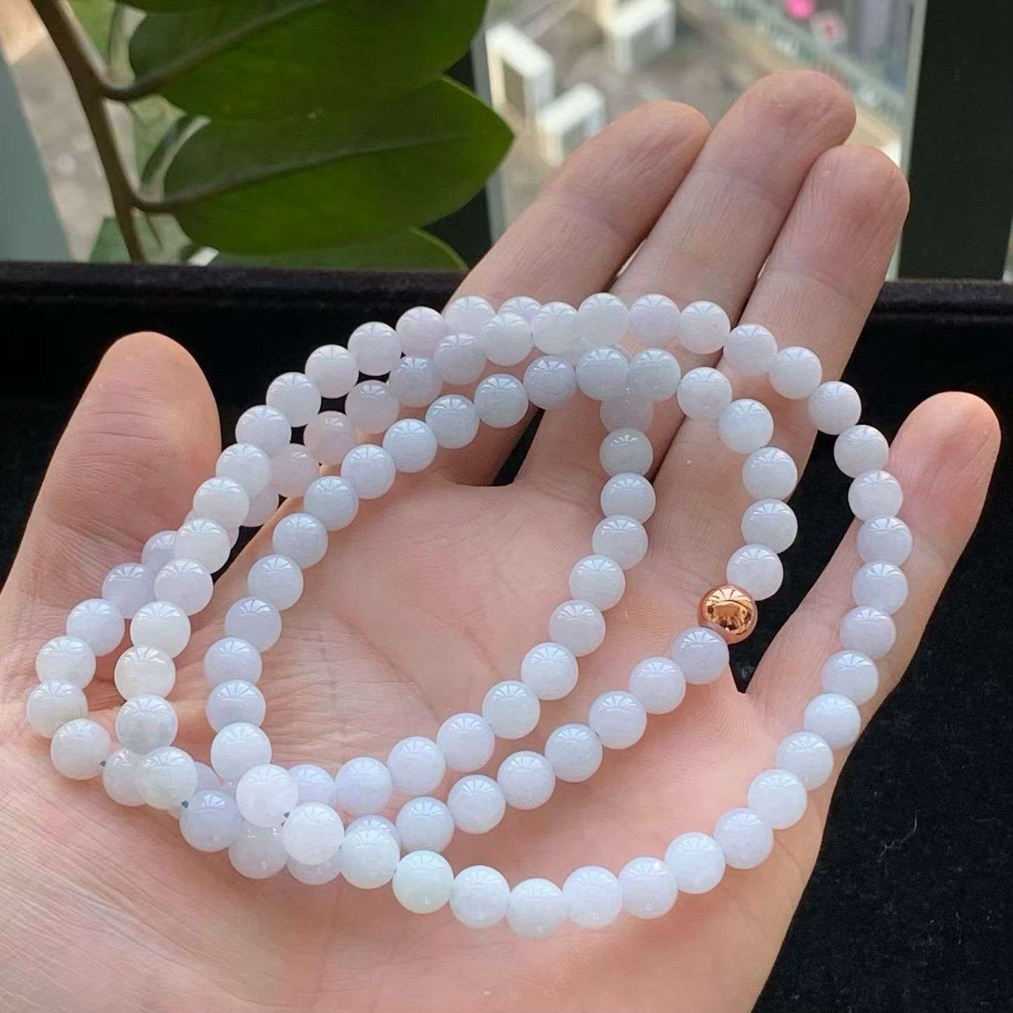 A货天然翡翠冰糯种紫罗兰项链108颗重量67.06g
3月18日