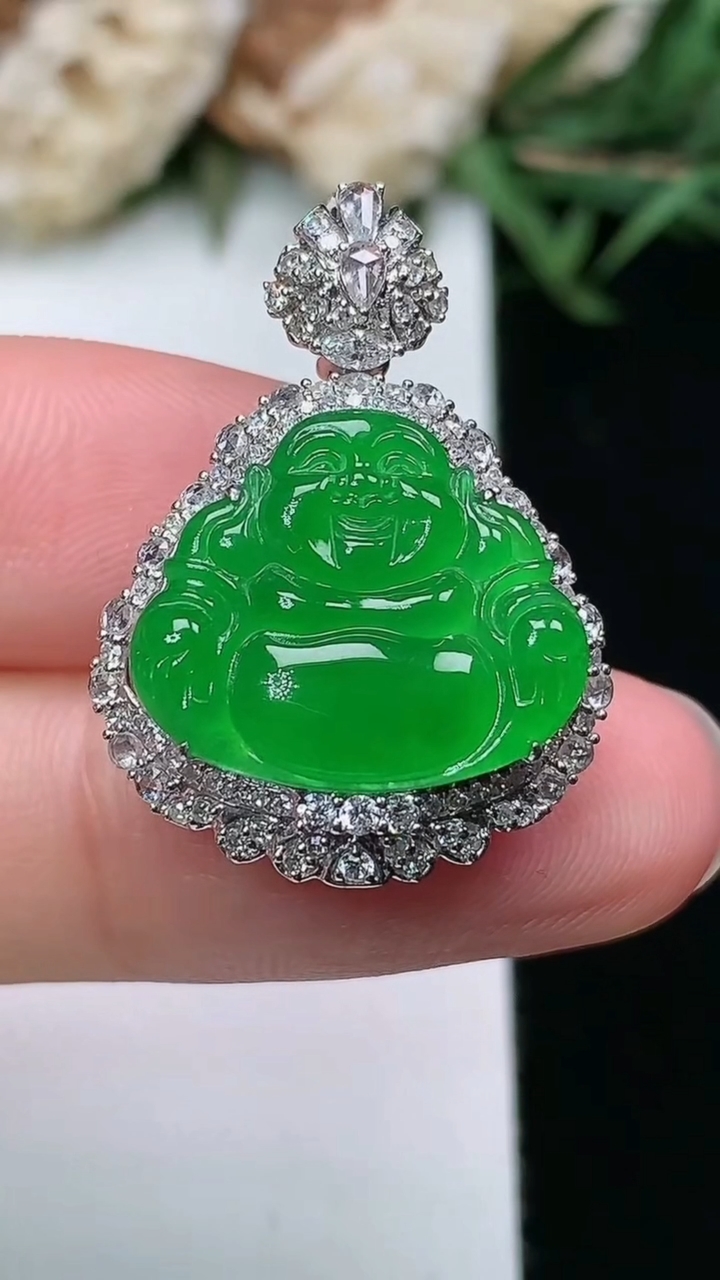 天然A货翡翠佛公吊坠，尺寸26.6-19.3-10，裸石13.7-16.3，重量:4.74g
3月1