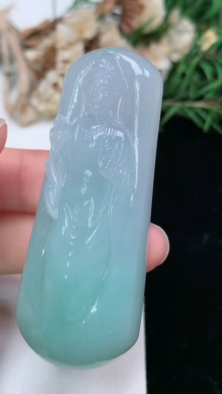 天然A货翡翠大势至观音菩萨吊坠，尺寸63.7-24.3-11.3，重量:39.61g
3月18日