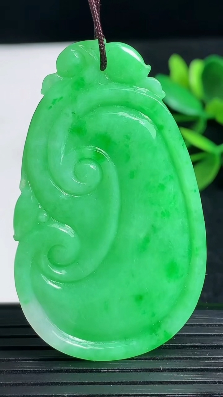 天然A货翡翠如意吊坠，尺寸53.6-32.6-5.8，重量:19.94g
3月18日