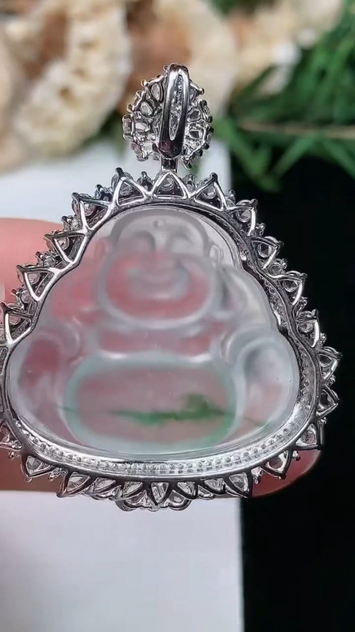 天然A货翡翠佛公吊坠，尺寸38.2-32.2-10.4，裸石22.9-26，重量:8.30g
3月18日