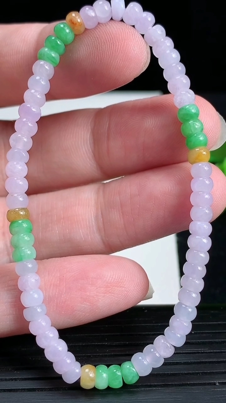 天然A货翡翠三彩算盘珠手串尺寸4.3重:7.38g3月18日
工厂直销收藏佳品,种好水足，色泽均匀，