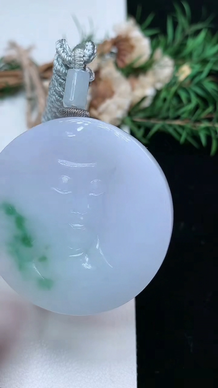 天然A货翡翠佛头吊坠，尺寸46.8-10.5，重量:63.29g
3月18日