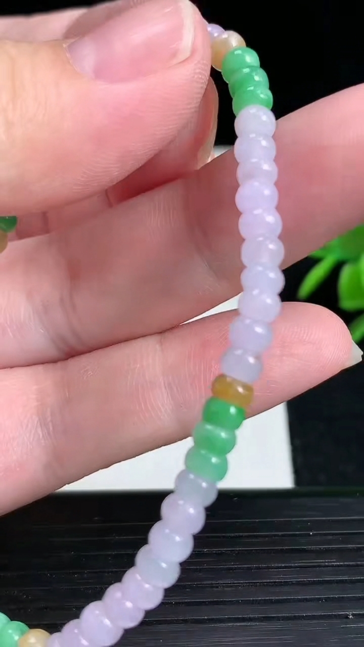 天然A货翡翠三彩算盘珠手串尺寸4.3重:7.38g3月18日
工厂直销收藏佳品,种好水足，色泽均匀，有种有色，上手高大气！
555