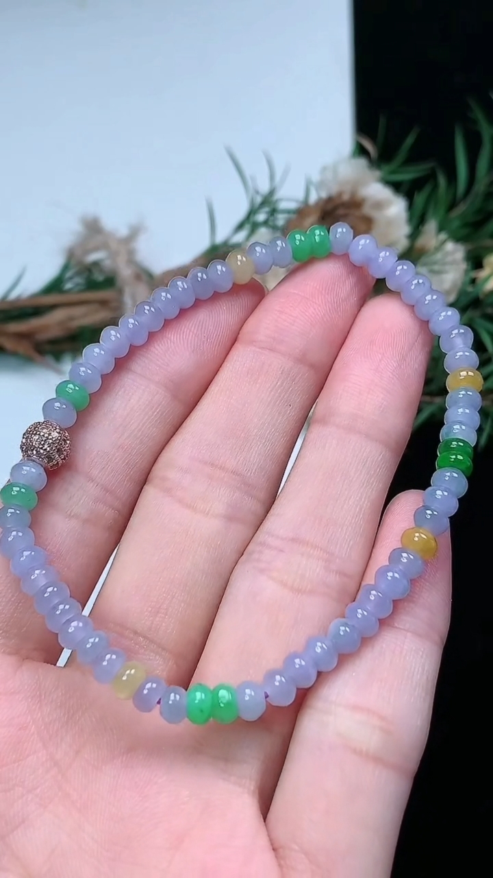 天然A货翡翠三彩算盘珠手串，尺寸4.4-2.8-60颗，重量:7.42g3月18日
工厂直销收藏佳品,种好水足，色泽均匀，有种有色，上手高大气！