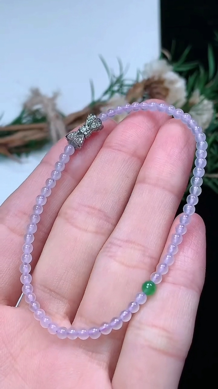 天然A货翡翠白冰小米珠手串，尺寸2.8-62颗，重量:3.01g3月18日
工厂直销收藏佳品,种好水足，色泽均匀，有种有色，上手高大气！
