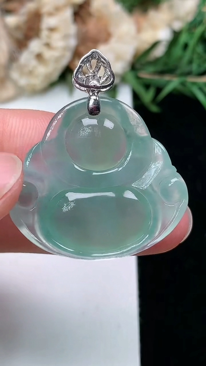 天然A货翡翠佛公吊坠，尺寸25.5-28.7-6.4，重量:7.04g
3月18日