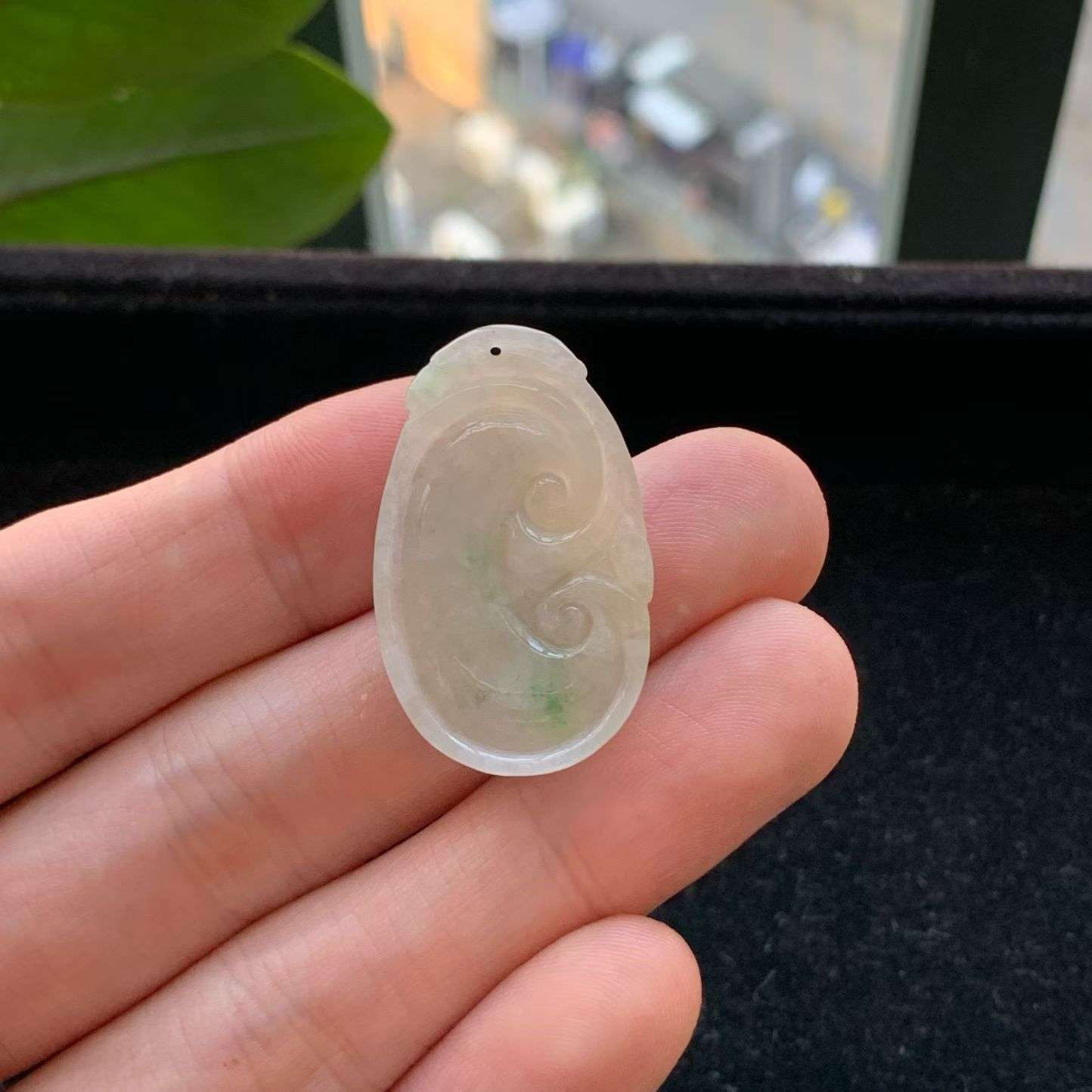 A货天然翡翠冰糯种飘绿如意吊坠重量4.60
3月18日