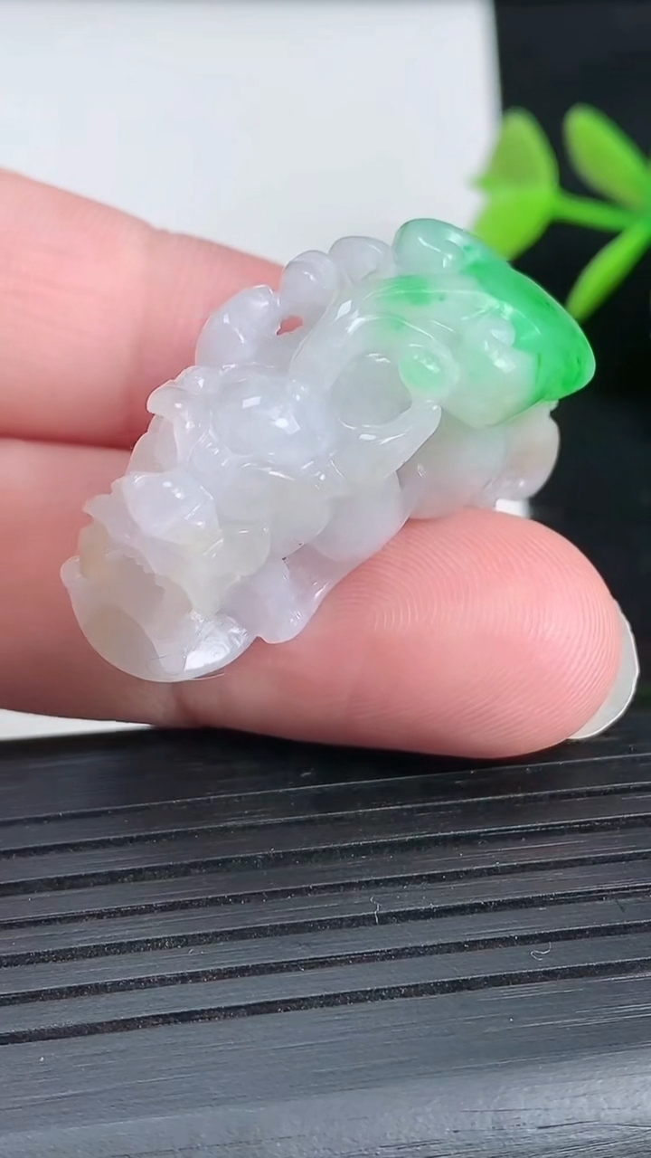 天然A货翡翠貔貅吊坠尺寸33.5-14.4-18.7重:16.22g
3月18日
766