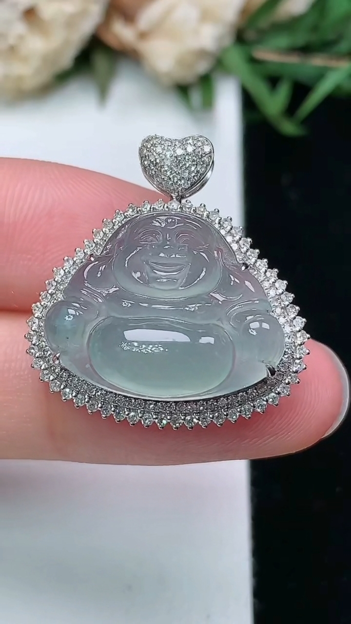 天然A货翡翠白冰佛公吊坠，尺寸24.4-23.2-9.7，裸石14.8-19
3月18日