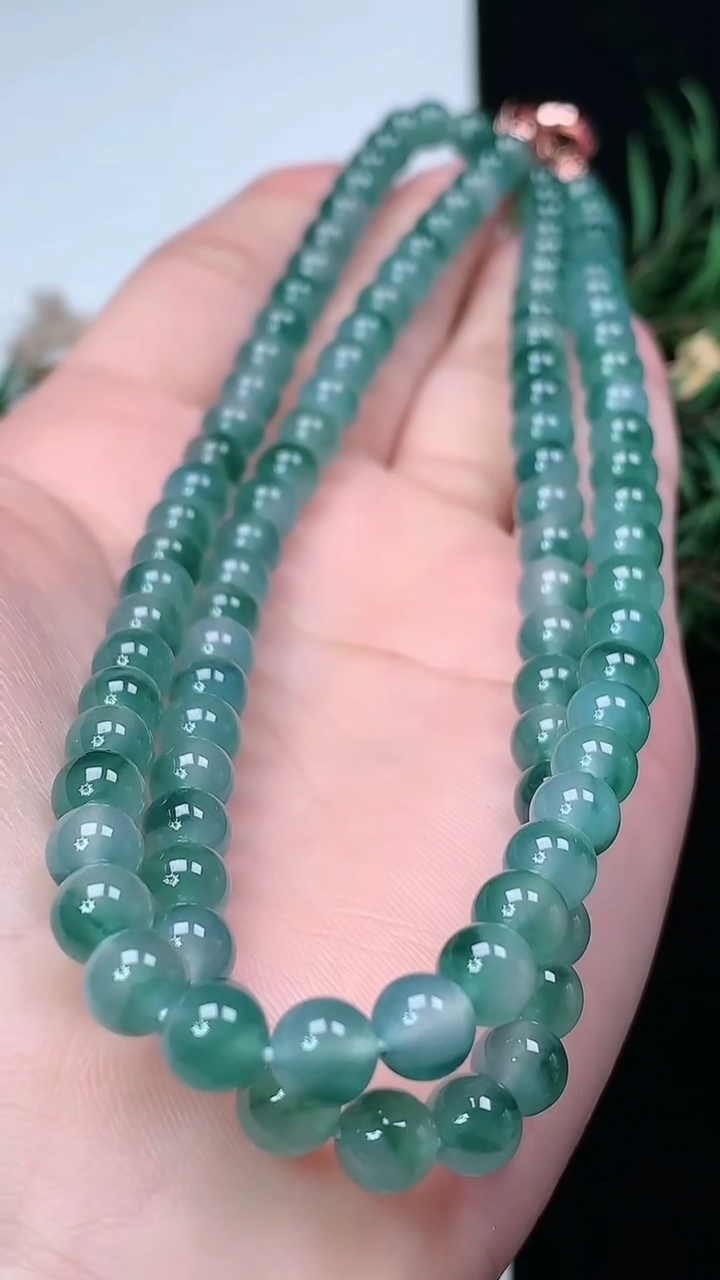 天然A货翡翠飘花圆珠项链，尺寸6-108颗，重量:43.48g3月18日
工厂直销收藏佳品,种好水足