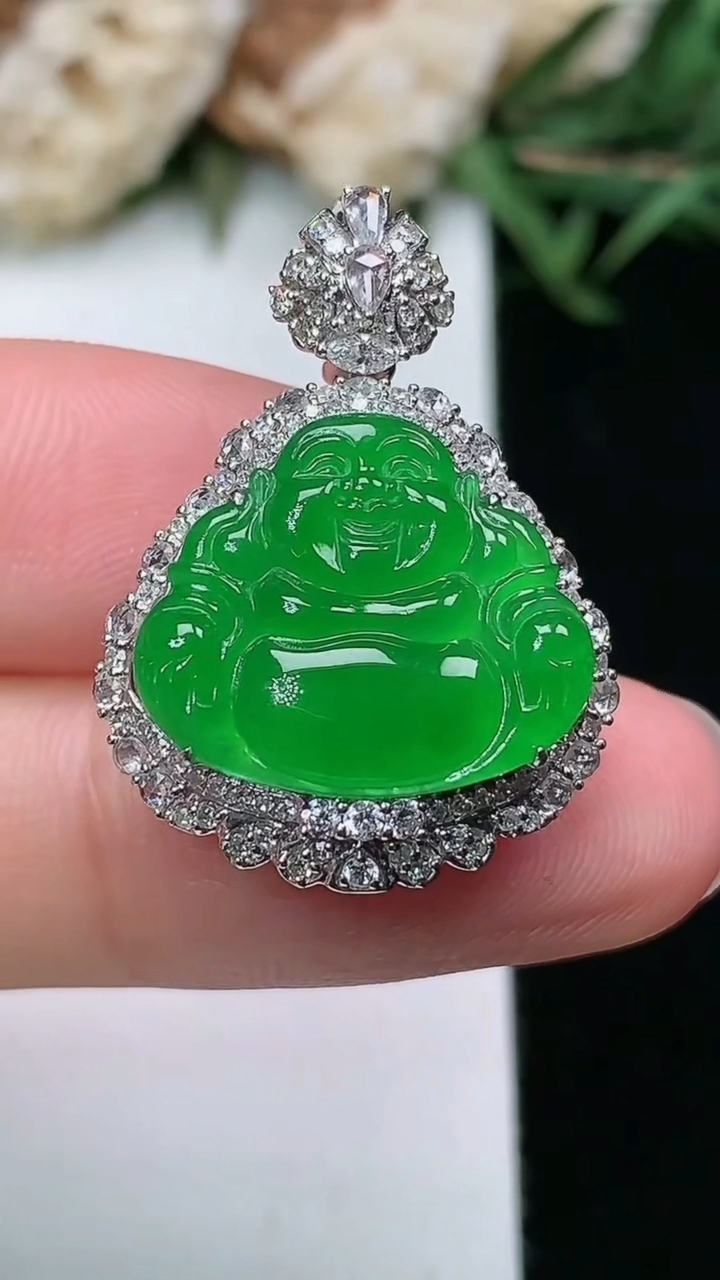 天然A货翡翠佛公吊坠，尺寸26.6-19.3-10，裸石13.7-16.3，重量:4.74g
3月18日