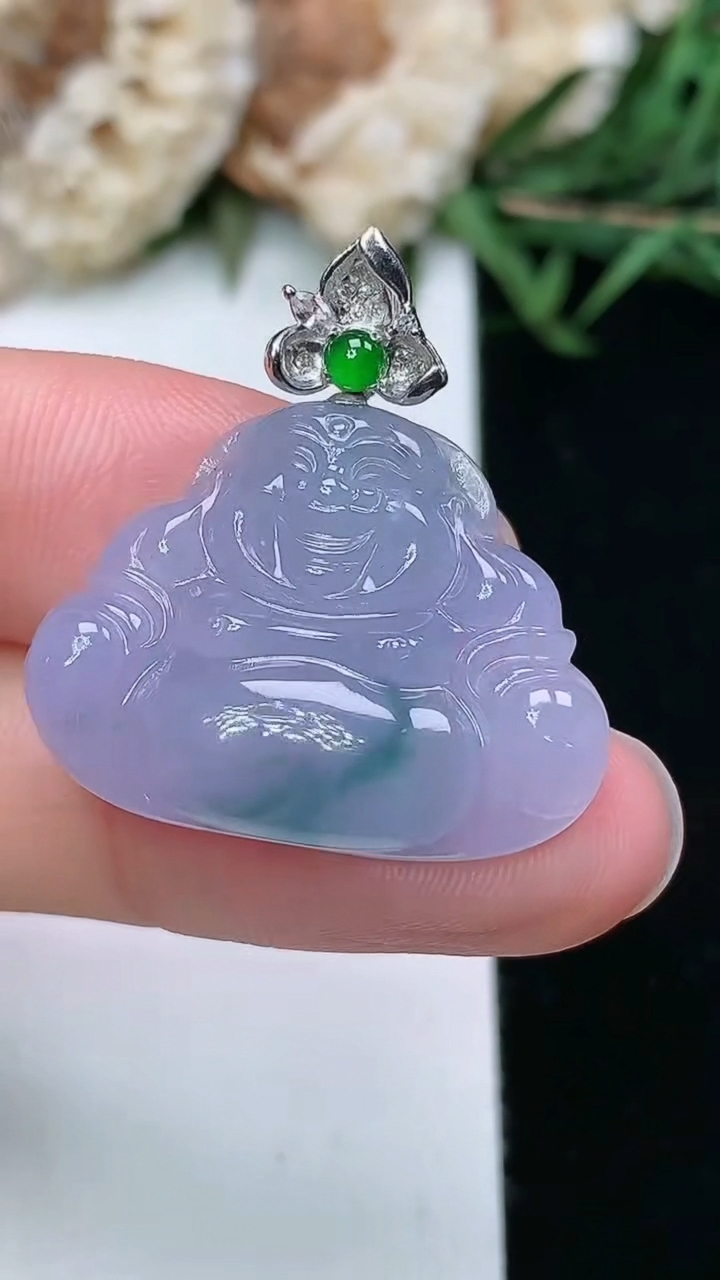 天然A货翡翠紫罗兰 飘花佛公吊坠，尺寸18.6-25.7-4.7，重量:4.78g
3月18日