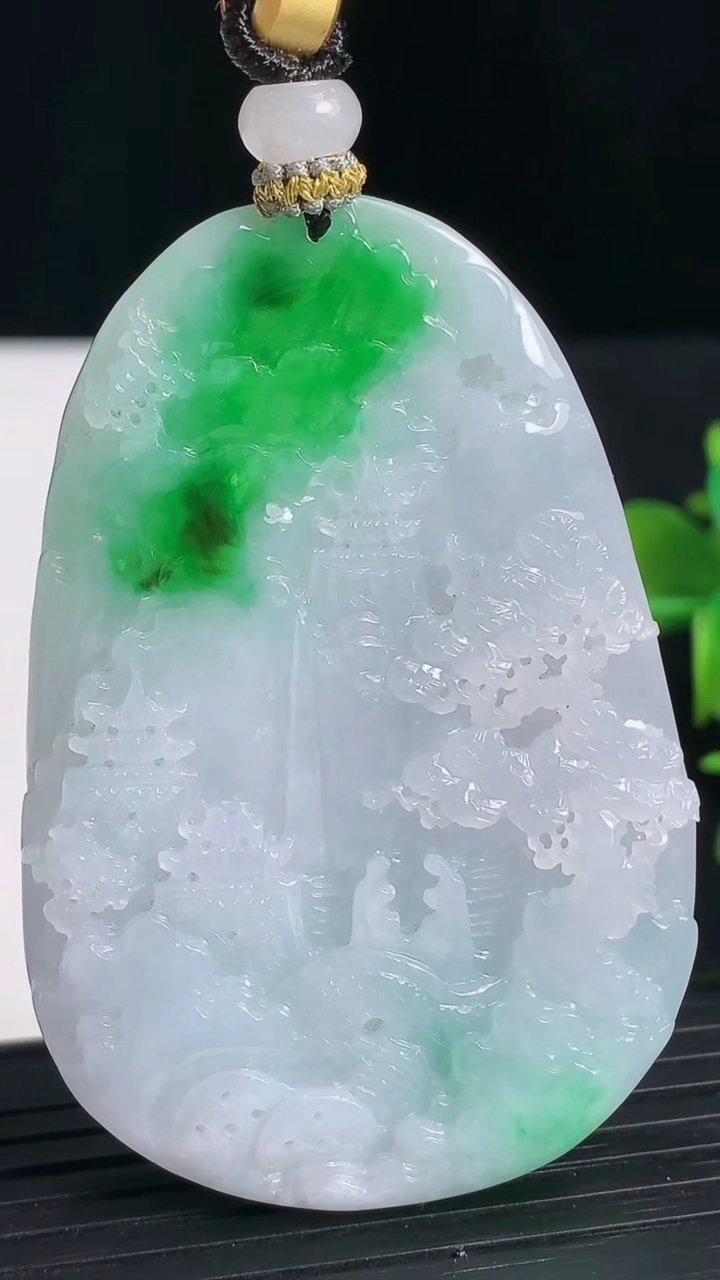 天然A货翡翠山水牌吊坠尺寸59-40.3-9.4重量:46.46g
3月18日
