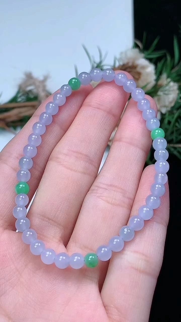 天然A货翡翠白冰圆珠手串，尺寸4.5-41颗，重量:6.19g3月18日
工厂直销收藏佳品,种好水足