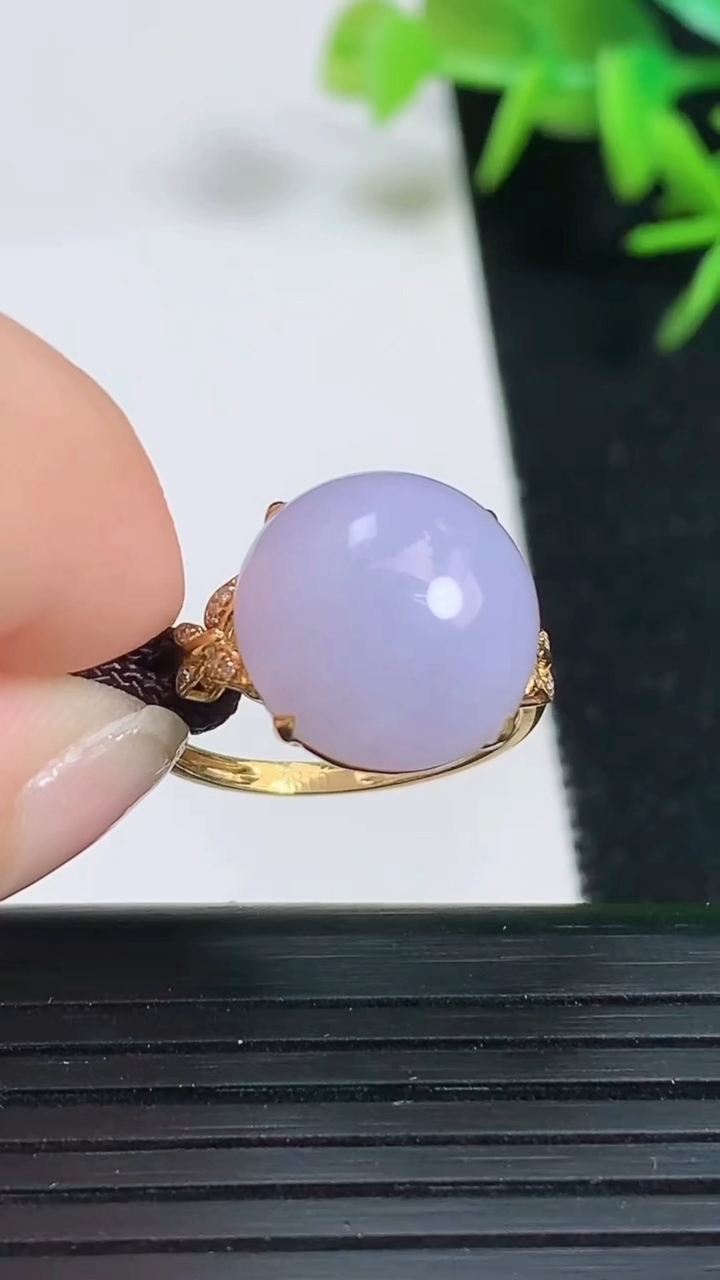 天然A货翡翠18k金紫罗兰蛋面戒指，尺寸17.3-13-8.8，重量:3.70g2026年3月18日