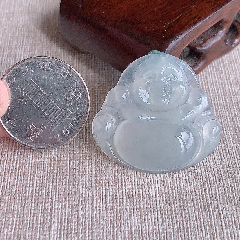天然A货翡翠白月光佛公吊坠 
尺寸31.3-33.6-6mm 重量9.66g 0317