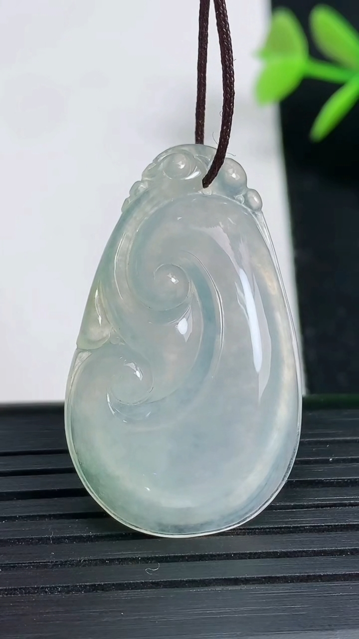 天然A货翡翠如意吊坠尺寸36.8-22.5-6.8重:8.37g
3月18日
535