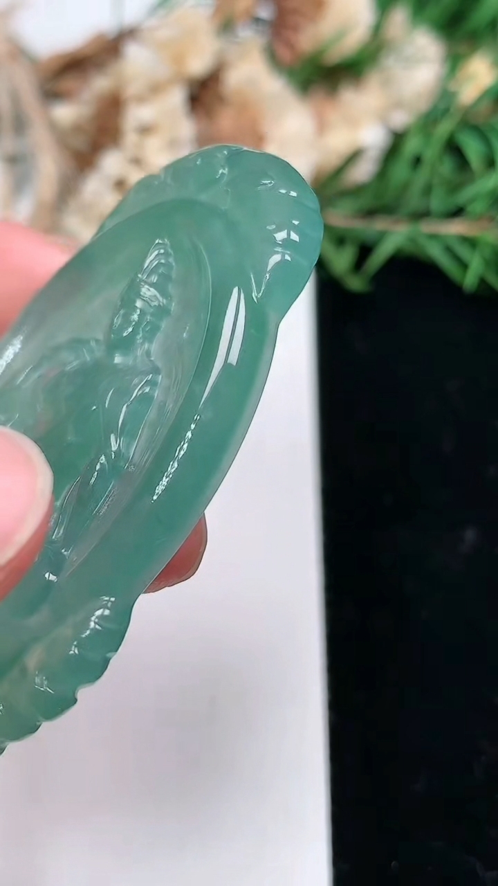 天然A货翡翠蓝水观音菩萨吊坠，尺寸54.7-32.5-4.5，重量:17.02g
3月18日