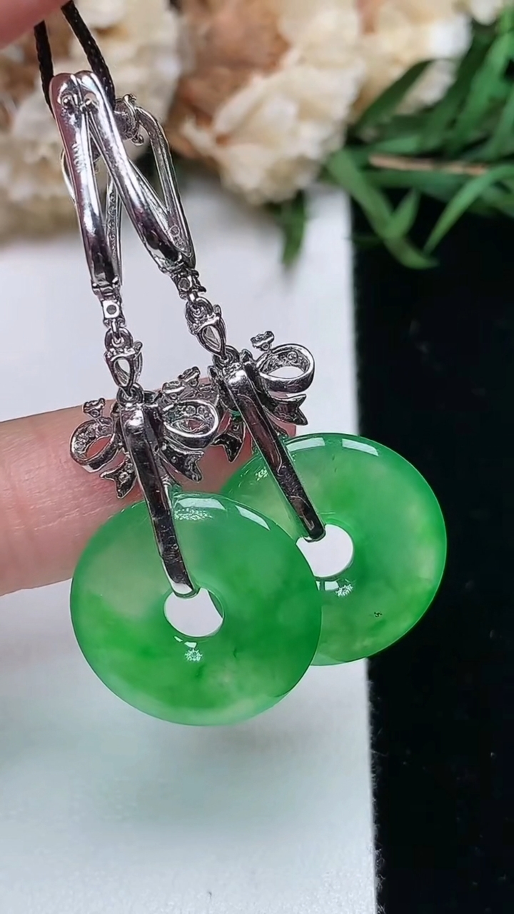 天然A货翡翠平安环耳坠，尺寸17-3.2，重量:6.47g
3月18日