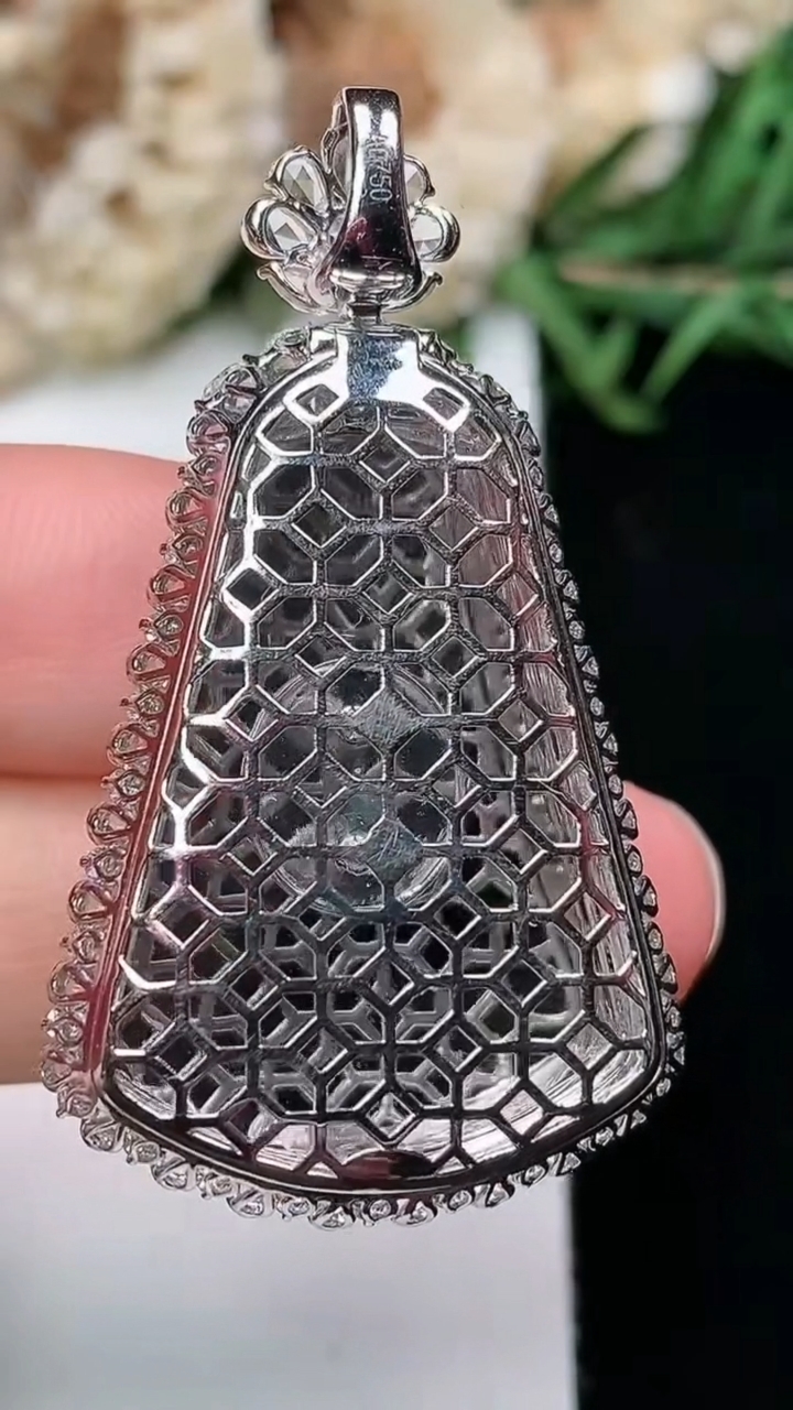 天然A货翡翠无事牌吊坠，尺寸42.8-24.4-9
3月18日