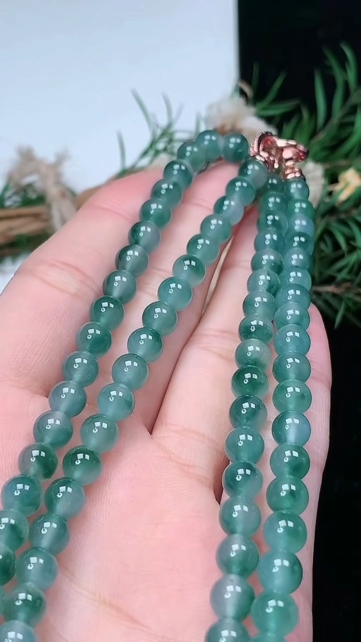 天然A货翡翠飘花圆珠项链，尺寸6-108颗，重量:43.48g3月18日
工厂直销收藏佳品,种好水足，色泽均匀，有种有色，上手高大气！