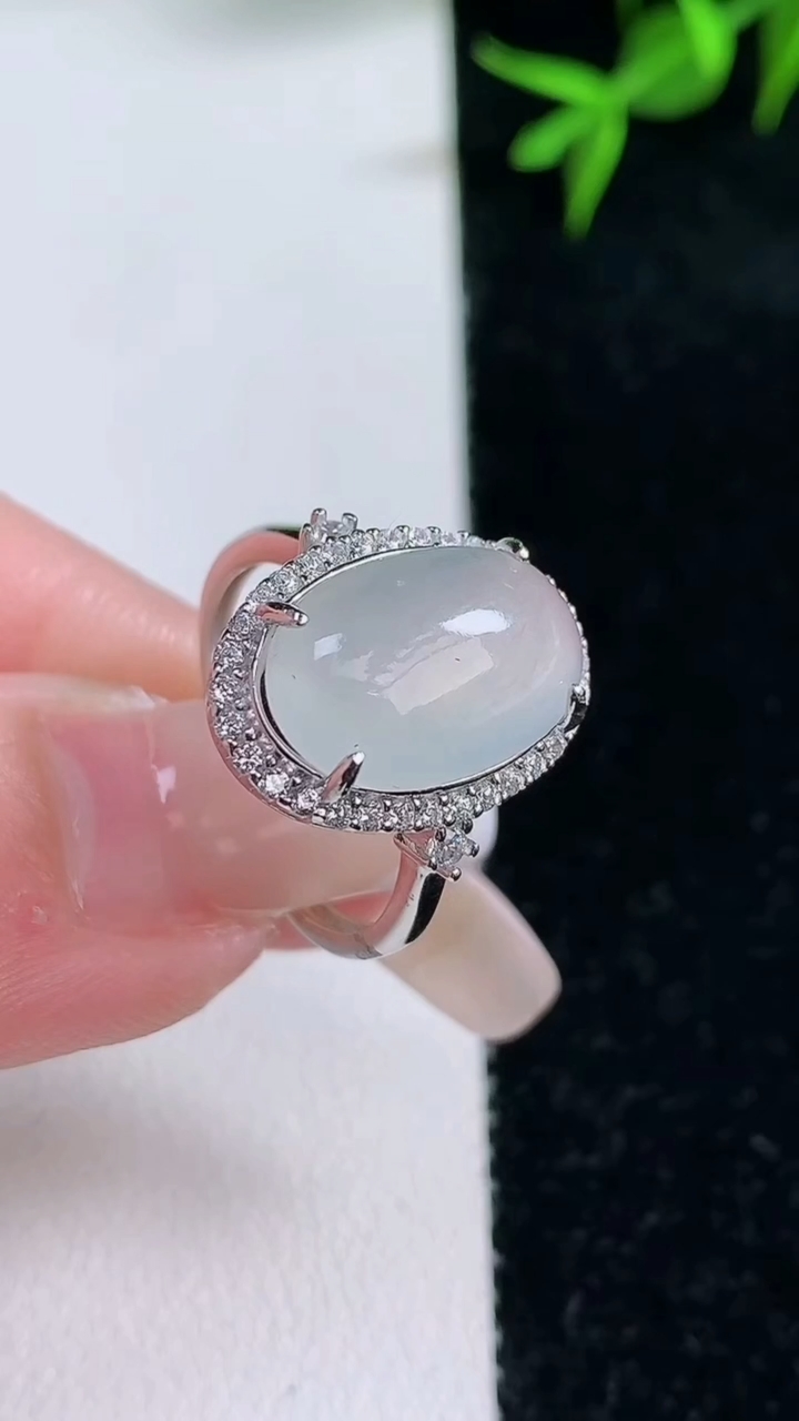 天然A货翡翠蛋面戒指，尺寸15.4-10-5.6，重量:3.85g2026年3月18日
工厂直销收藏