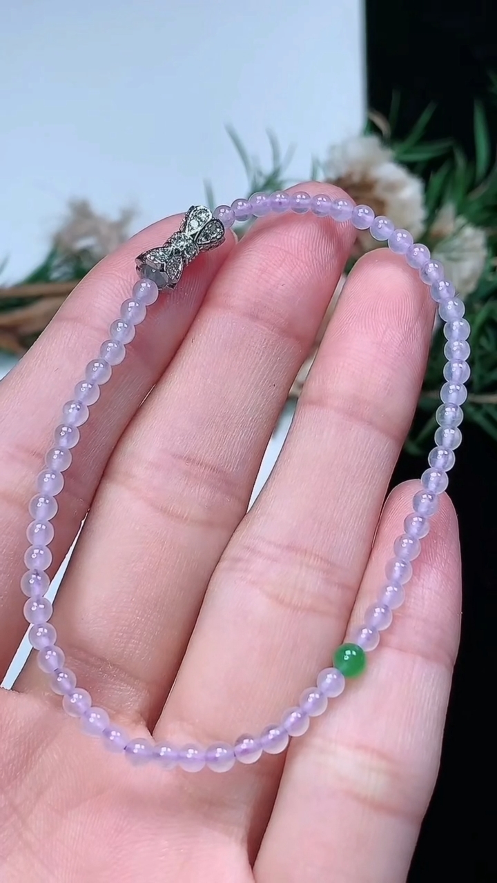 天然A货翡翠白冰小米珠手串，尺寸2.8-62颗，重量:3.01g3月18日
工厂直销收藏佳品,种好水足，色泽均匀，有种有色，上手高大气！