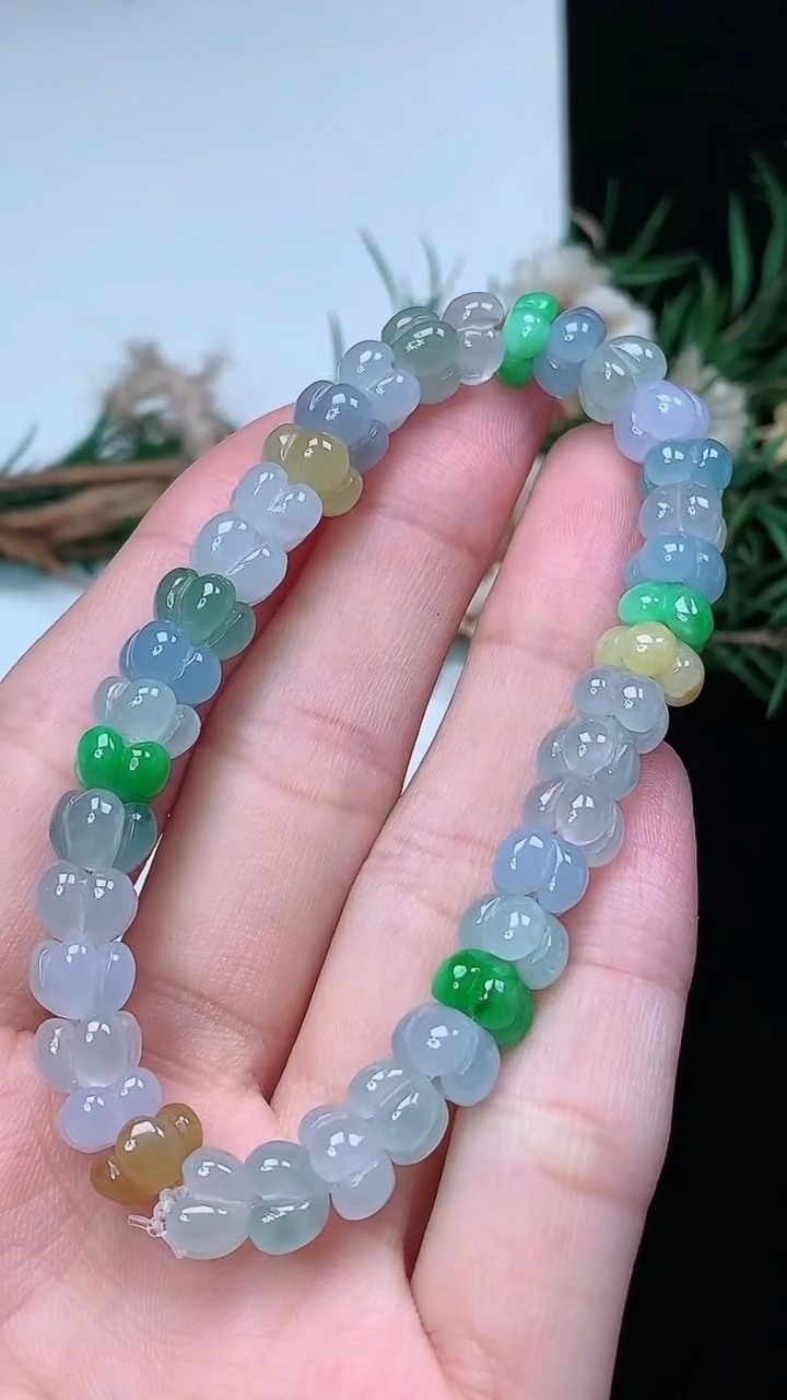天然A货翡翠四彩莲蓬手串，尺寸7-5.5-37颗，重量:18.87g3月18日
工厂直销收藏佳品,种好水足，色泽均匀，有种有色，上手高大气！