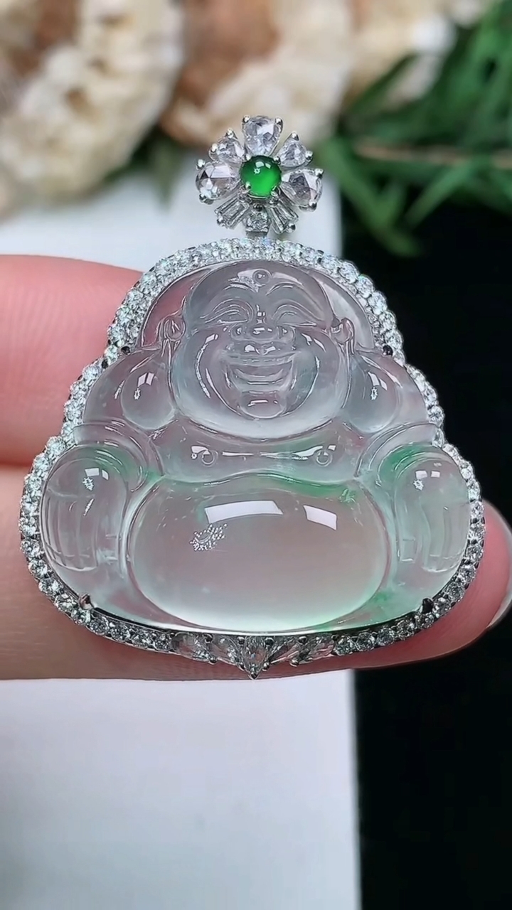 天然A货翡翠佛公吊坠，尺寸33.3-26.9-10.5，裸石21.3-24，重量:7.89g
3月18日