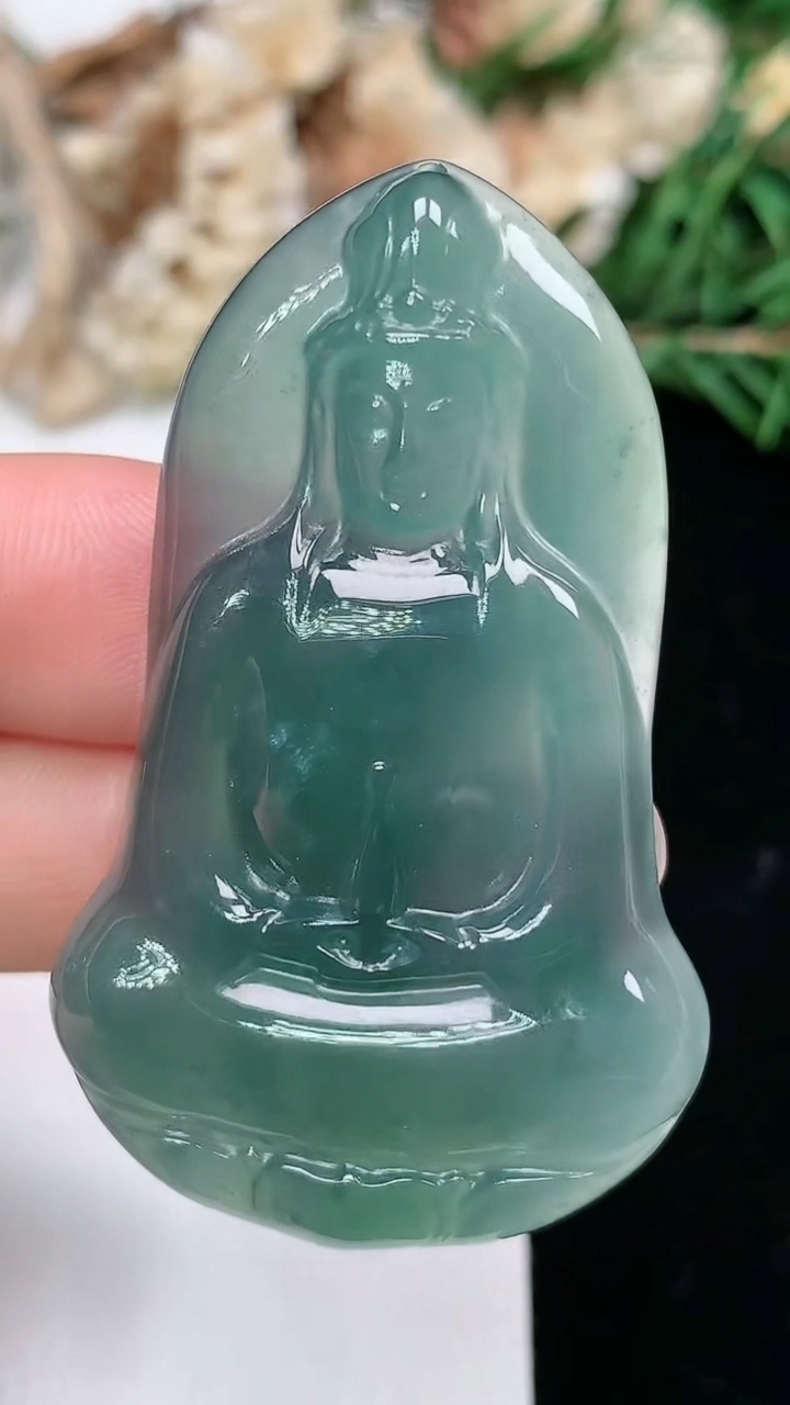 天然A货翡翠蓝水素衣观音吊坠，尺寸49.3-30..2-5.9，重量:16.03g
3月18日