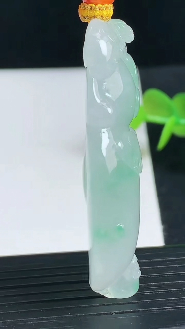 天然A货翡翠如意吊坠，尺寸53-27.519.6，重量:27.26g
3月18日