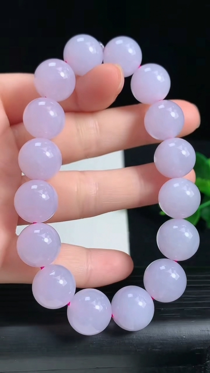 天然A货翡翠种紫罗兰圆珠手串尺寸12-16颗重量:56.35g3月18日
工厂直销收藏佳品,种好水足，色泽均匀，有种有色，上手高大气！
