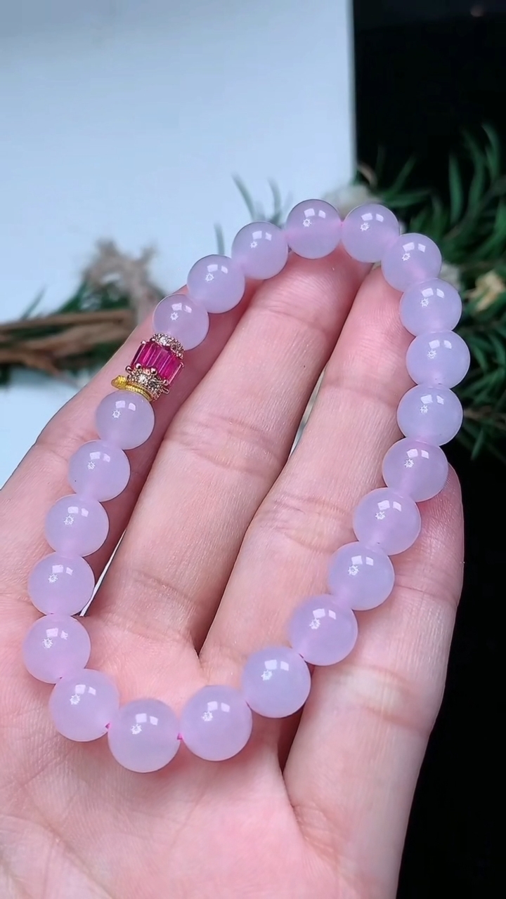 天然A货翡翠紫罗兰圆珠手串，尺寸7.9-22颗，重量:20.13g3月18日
工厂直销收藏佳品,种好水足，色泽均匀，有种有色，上手高大气！