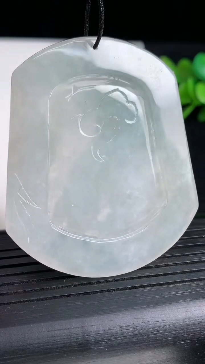 天然A货翡翠生肖虎吊坠尺寸56.6-48.8-5.8重:31.90g
3月18日
93