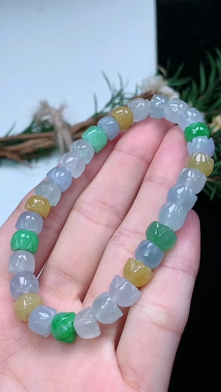 天然A货翡翠三彩莲蓬手串，尺寸7.6-5.8-31颗，重量:20.03g3月18日
工厂直销收藏佳品,种好水足，色泽均匀，有种有色，上手高大气！