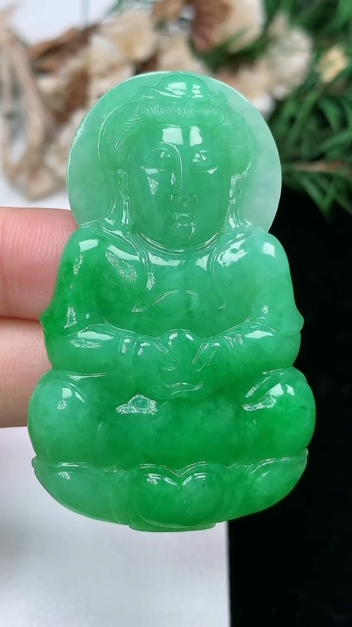 天然A货翡翠观音菩萨吊坠，尺寸51.3-32.4-6.3，重量:17.40g
3月18日