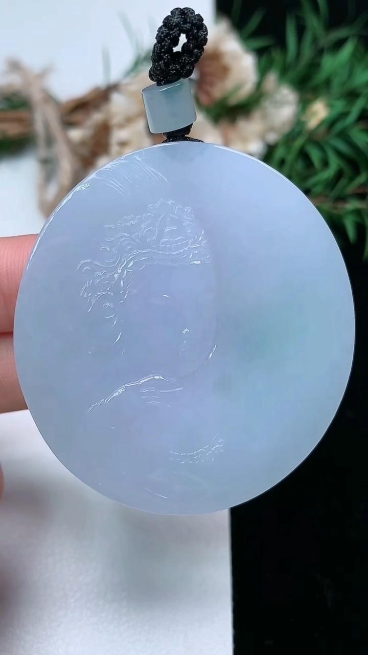 天然A货翡翠观音头吊坠，尺寸48.7-46-6，重量:34.77g
3月18日