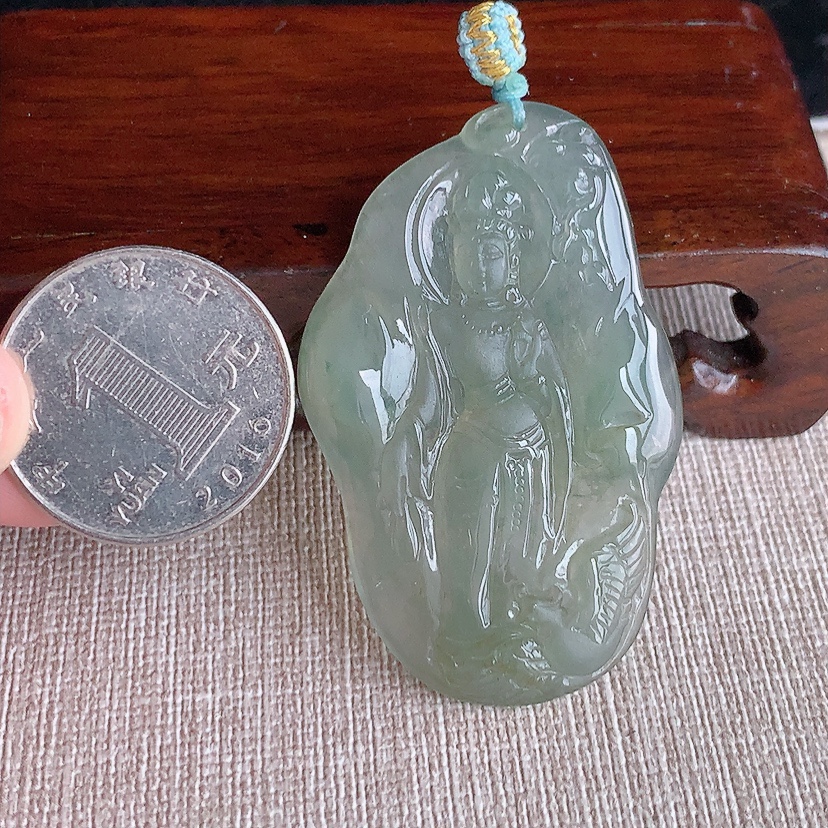 天然A货翡翠晴底御凤观音吊坠 
尺寸513-2.3-4.6mm 重量14.55g 0317