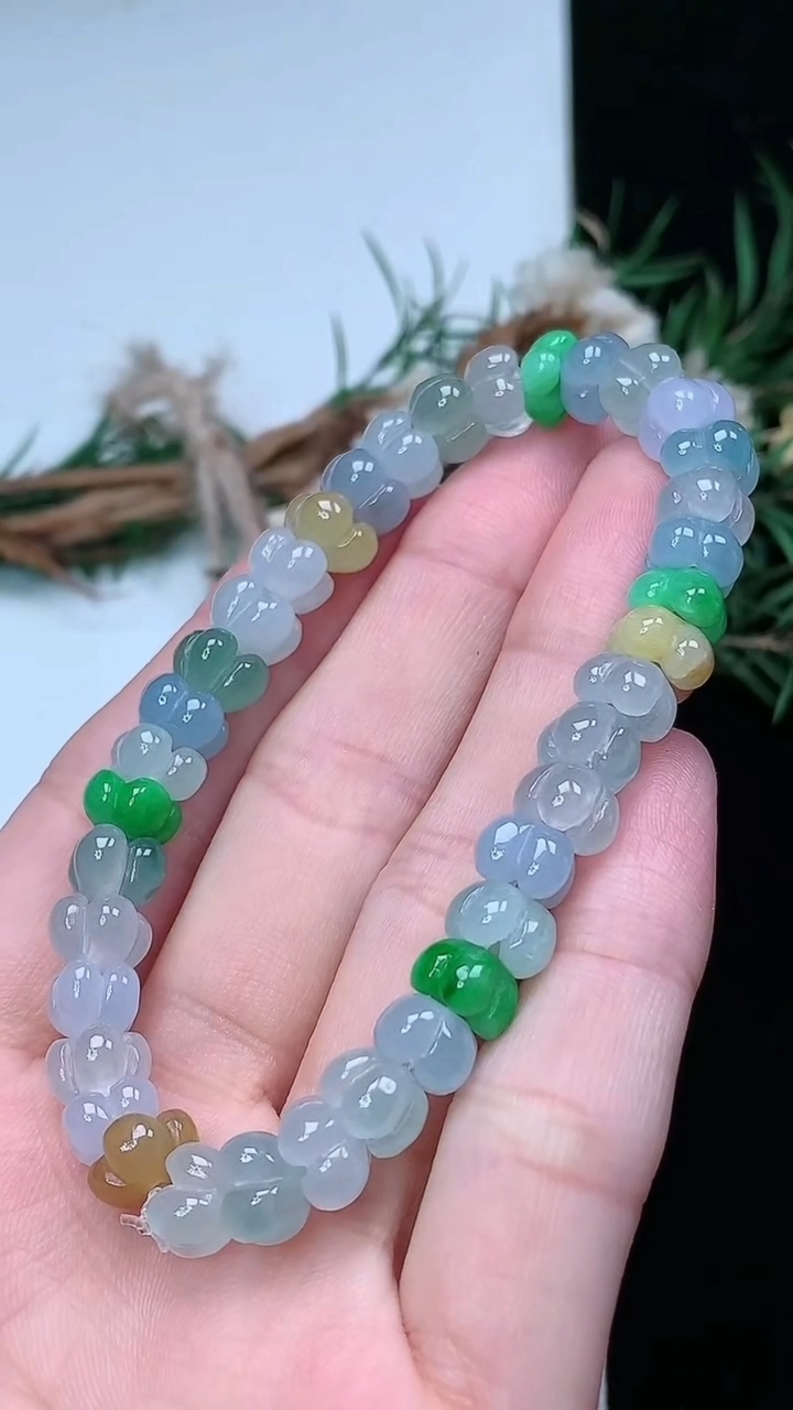 天然A货翡翠四彩莲蓬手串，尺寸7-5.5-37颗，重量:18.87g3月18日
工厂直销收藏佳品,种好水足，色泽均匀，有种有色，上手高大气！