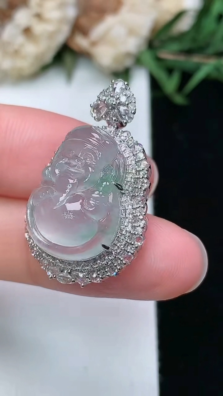 天然A货翡翠财神爷吊坠，尺寸28.6-17.5-11，裸石17.4-12.8，重量:4.01g
3月18日