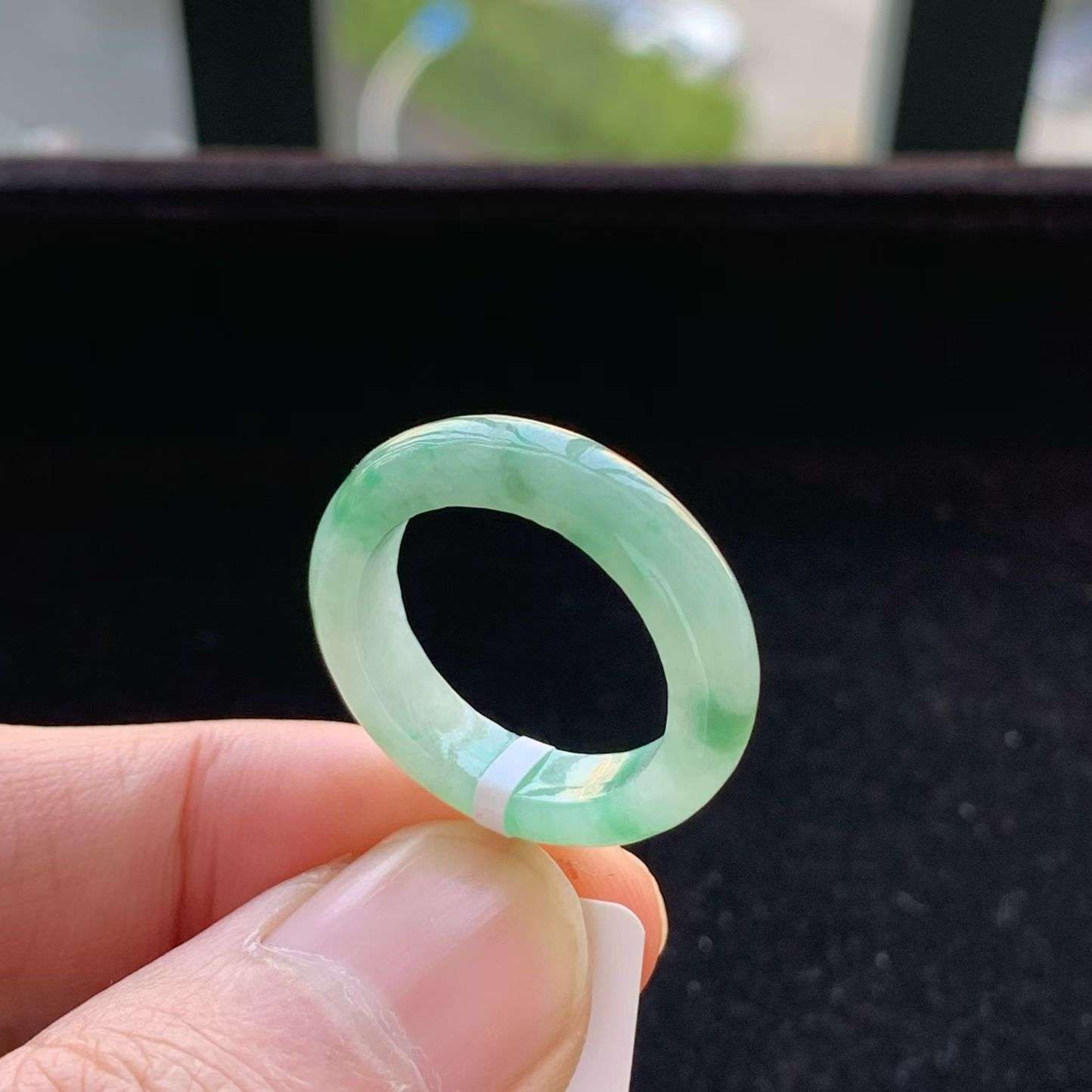 A货天然翡翠冰糯种飘绿戒指18号重量3.88
3月18日