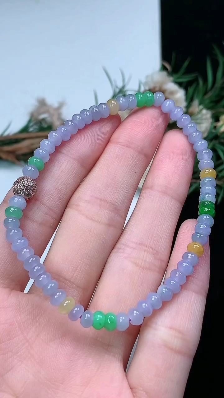 天然A货翡翠三彩算盘珠手串，尺寸4.4-2.8-60颗，重量:7.42g3月18日
工厂直销收藏佳品